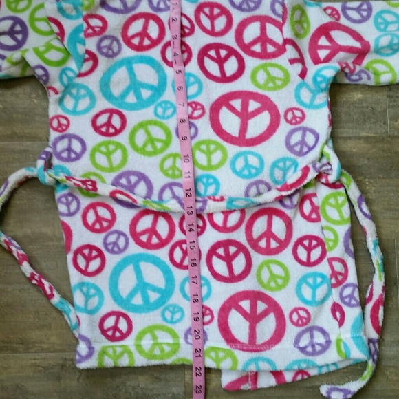 Hooded Rainbow Peace Sign Plush Robe Girls (6) - Picture 5 of 7